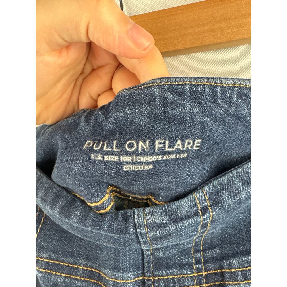 Women’s Chico’s Size 10 Dark Blue Wide Leg Jeans w/ Button Detail - Picture 4 of 5